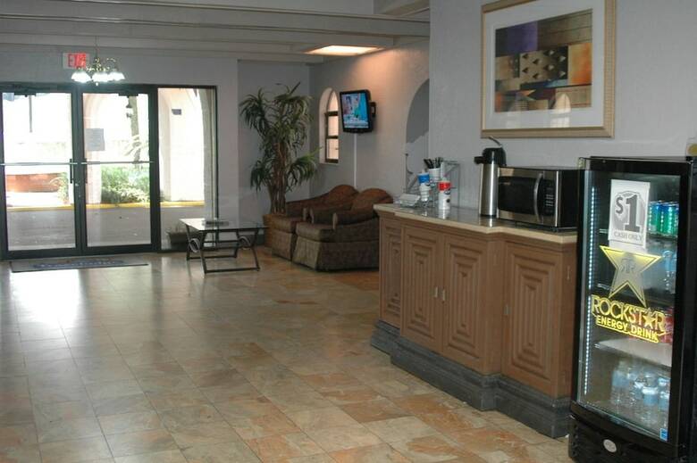 Motel La Casa Inn & Suites