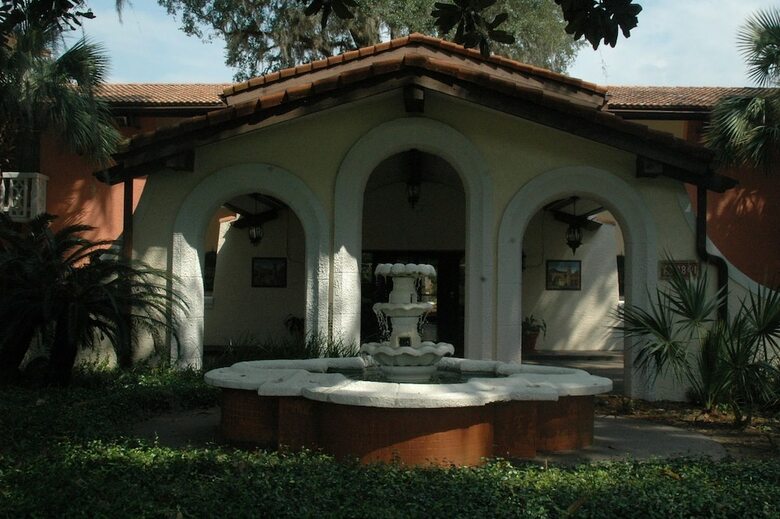 Motel La Casa Inn & Suites