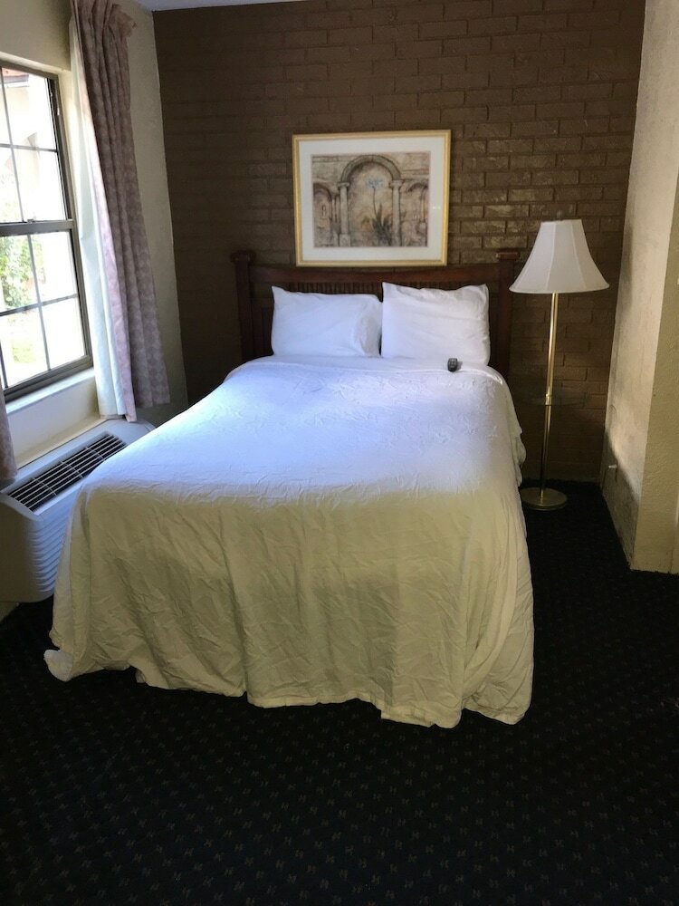 Motel La Casa Inn & Suites
