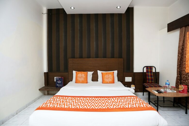 Oyo 7693 Saish Hotel