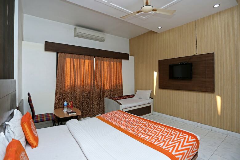 Oyo 7693 Saish Hotel