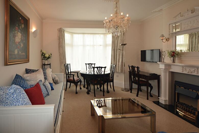 Hotel Haven Hall