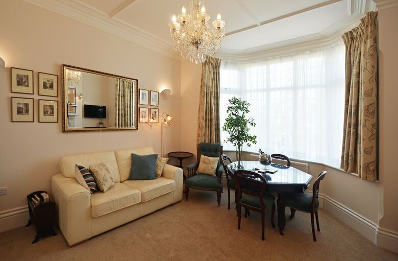 Hotel Haven Hall