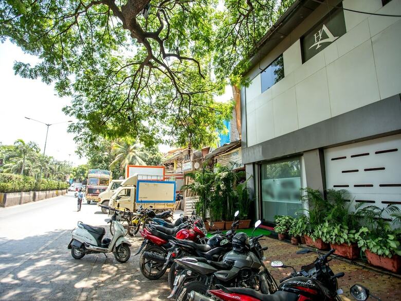 Hotel Oyo 7148 Adore Inn