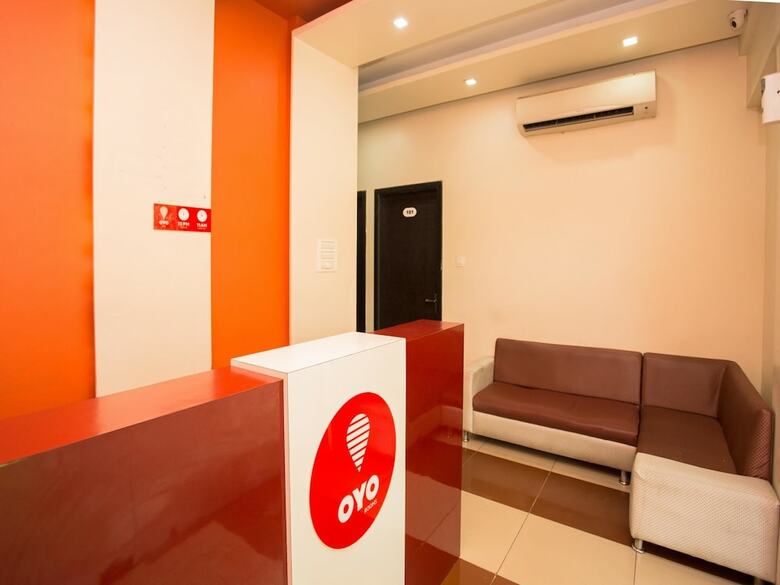 Hotel Oyo 7148 Adore Inn