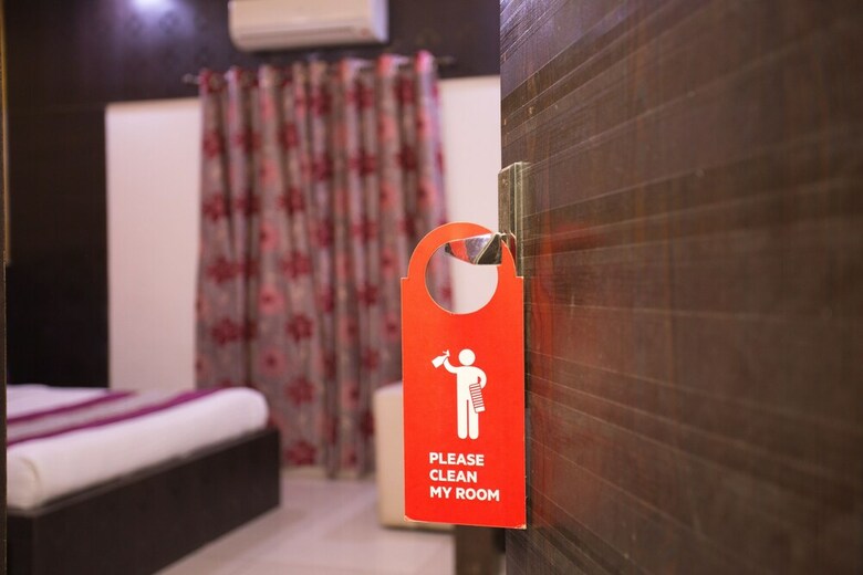 Hotel Oyo 7148 Adore Inn