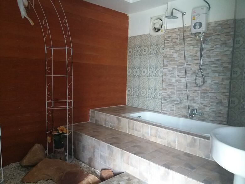 Hotel Monrak Lamtakong Resort