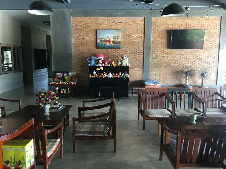 Hotel Baanchansamut Homestay