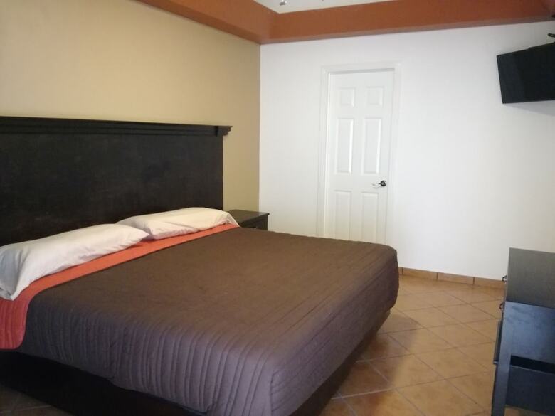 Hotel Y Plaza Jalpan
