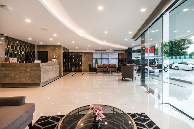 Surestay Plus Hotel By Best Western Sukhumvit 2