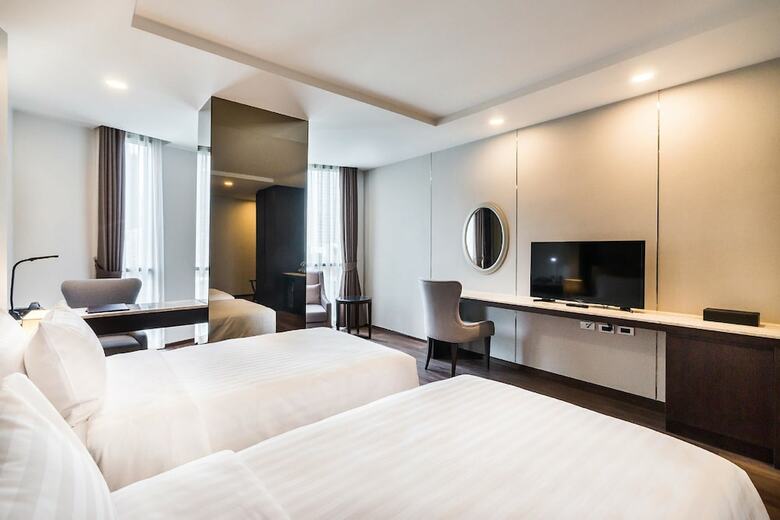 Surestay Plus Hotel By Best Western Sukhumvit 2