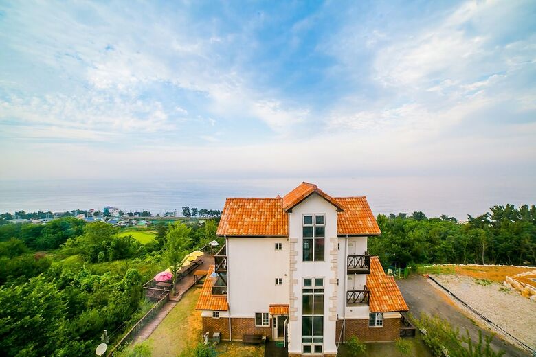 Beach Gallery Pension
