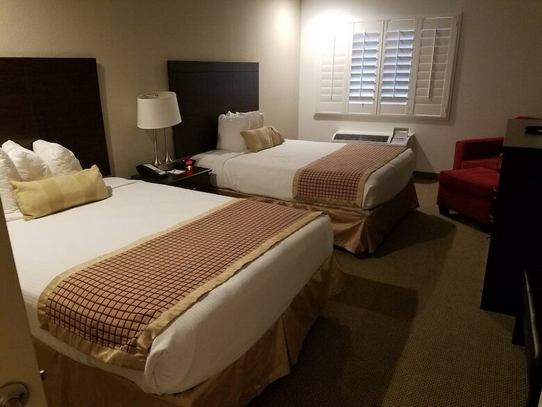 Hotel Ramada By Wyndham Tempe/at Arizona Mills Mall