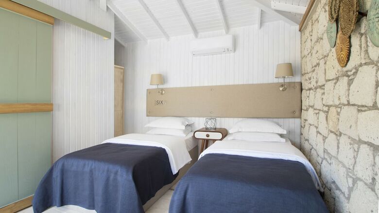 The Six Ala�at? Hotel
