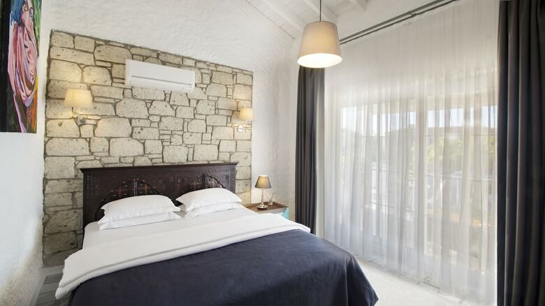 The Six Ala�at? Hotel