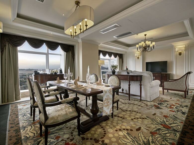 Yinxin Century Hotel