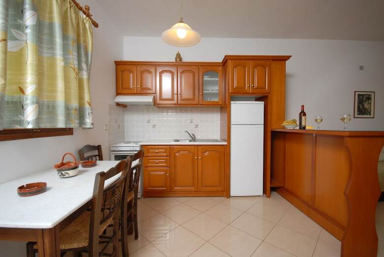 Birikos Hotel & Suites