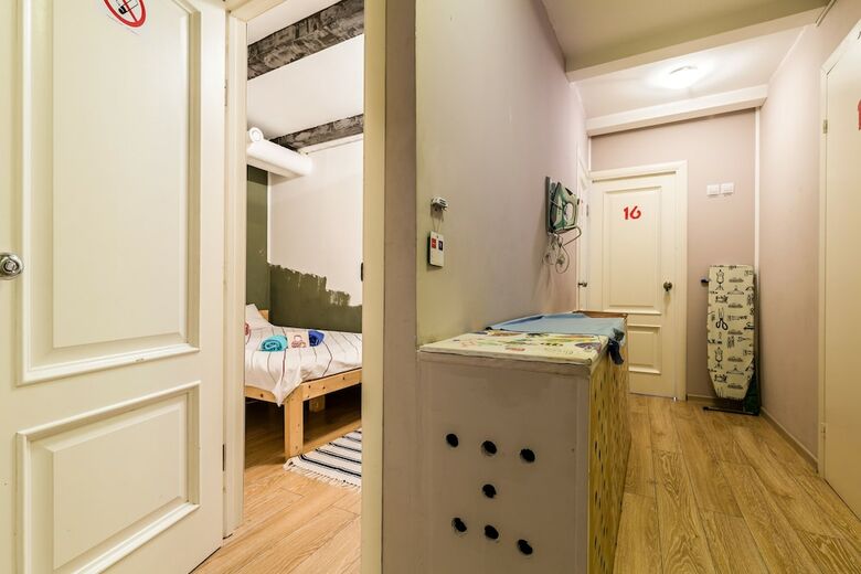 Hostal Whose Suitcase Hostel