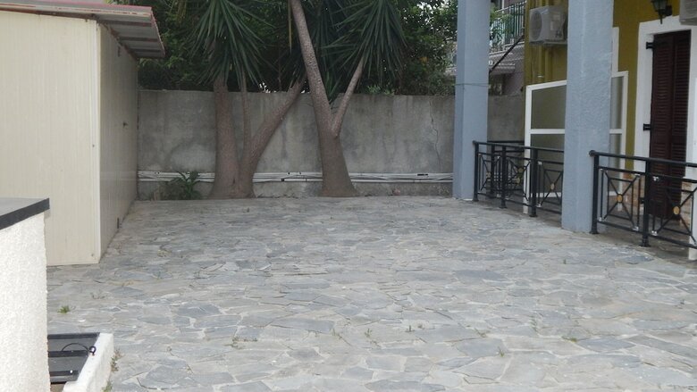 Petania Hotel & Apartments