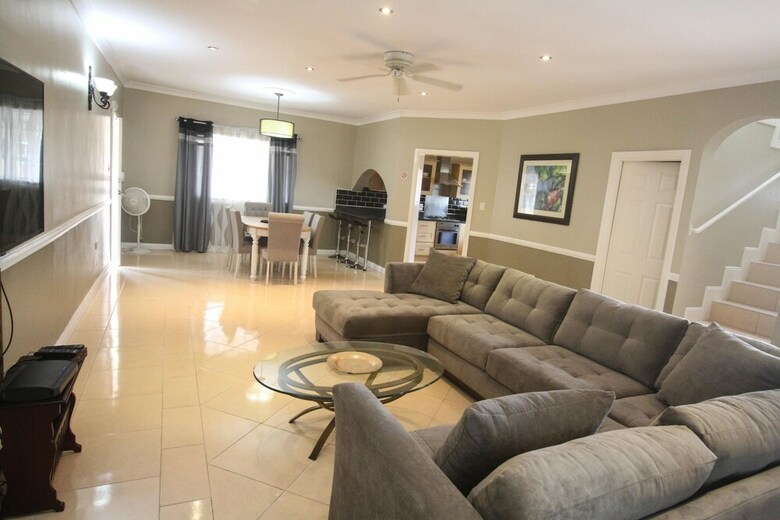 Villa Summer Breeze Vacation Home