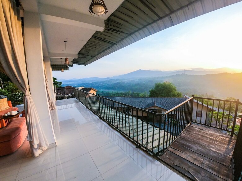 Romance Hills Hotel