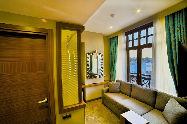 Momento Golden Horn Hotel