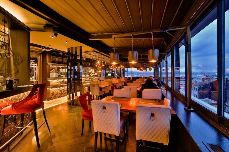 Momento Golden Horn Hotel