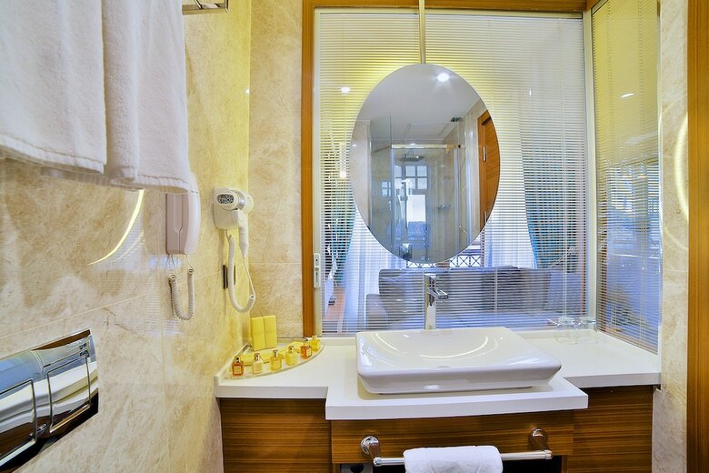 Momento Golden Horn Hotel