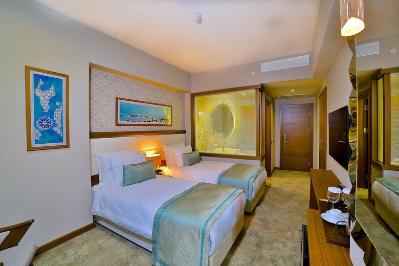 Momento Golden Horn Hotel