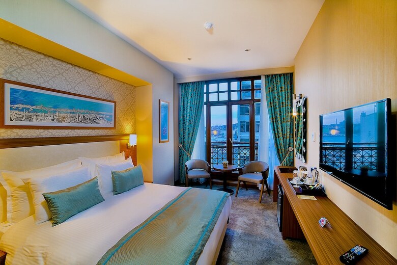 Momento Golden Horn Hotel