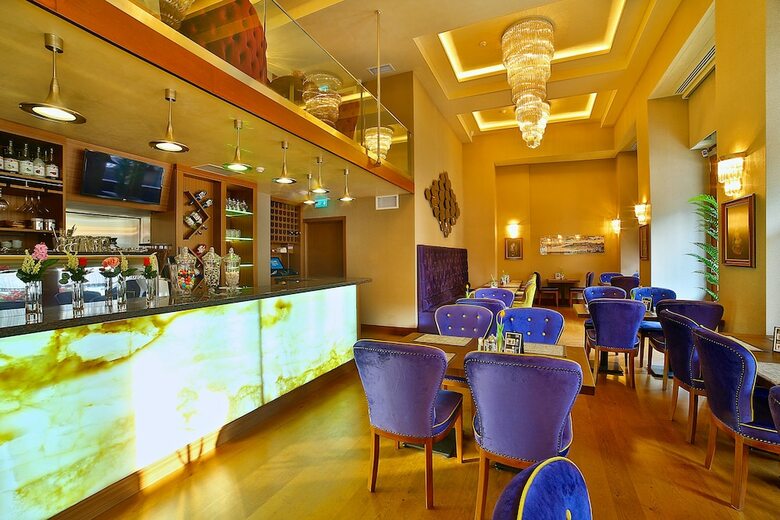 Momento Golden Horn Hotel