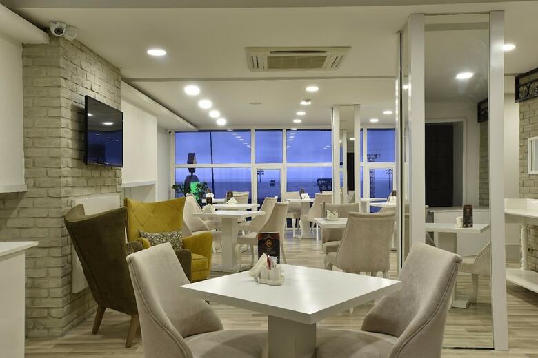 Safari Hotel
