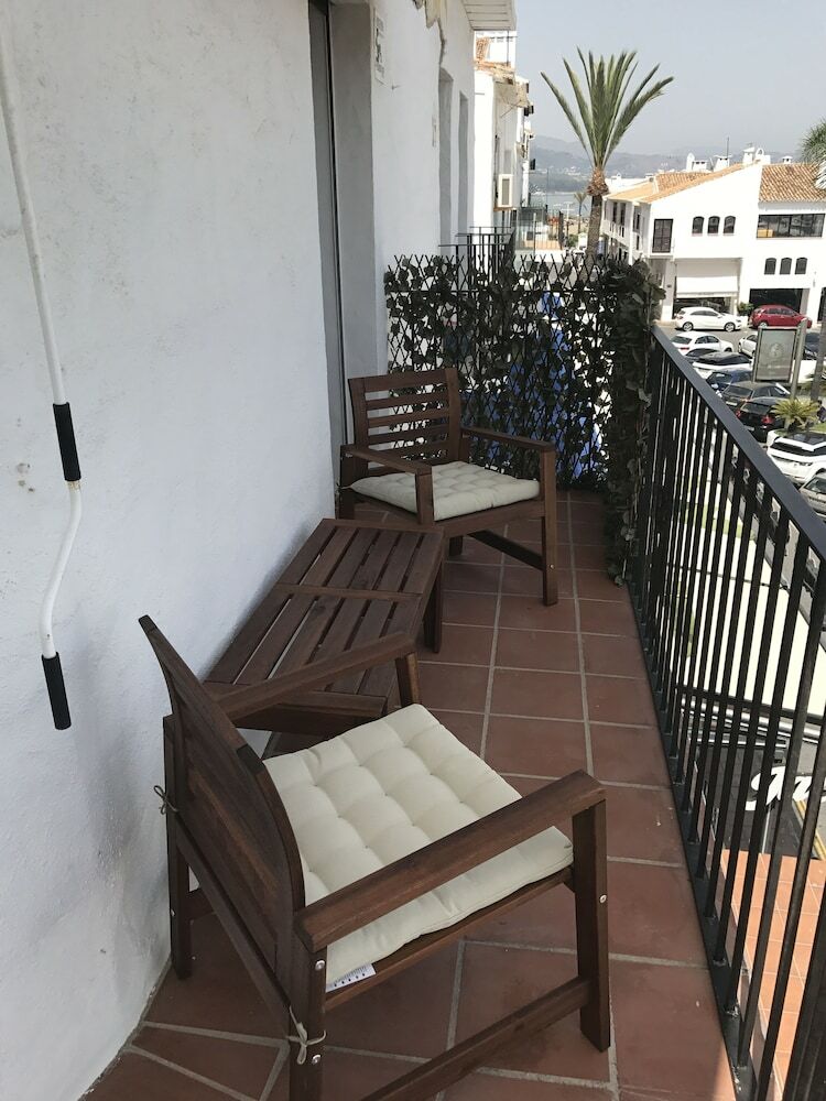 Instastay Front Line Harbor Apartment