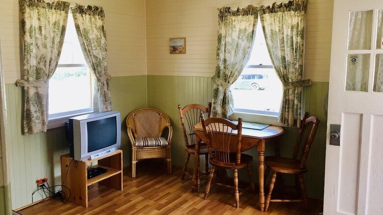 Green Gables Bungalow Court