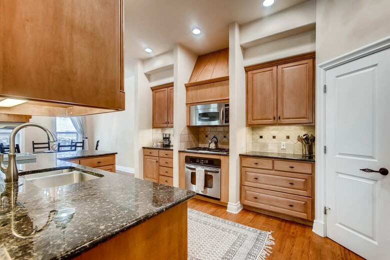Luxury 4 Bedroom Home In Central Austin