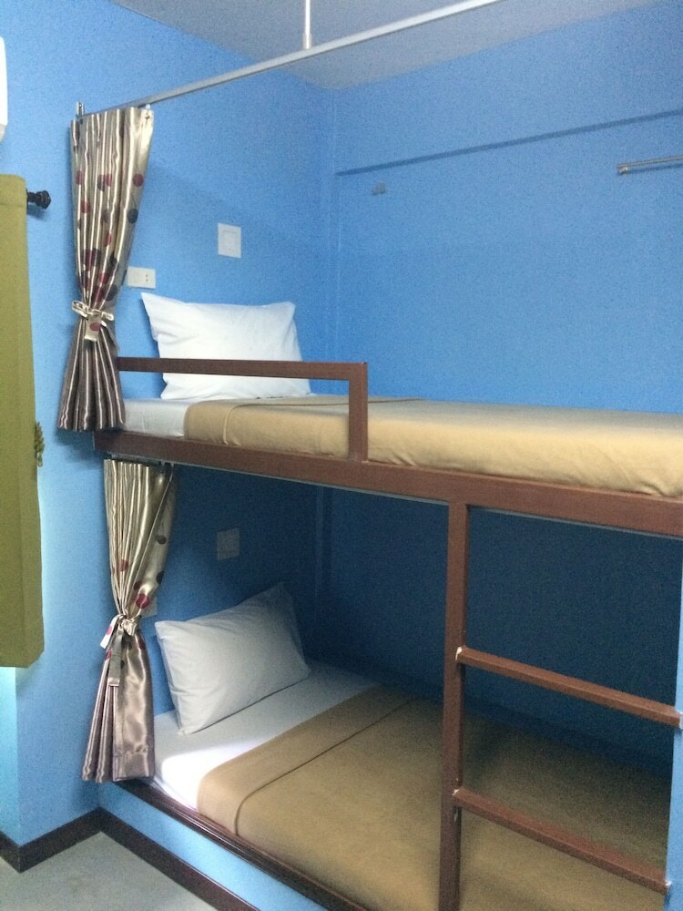 Hostal Sleep Well Hostel