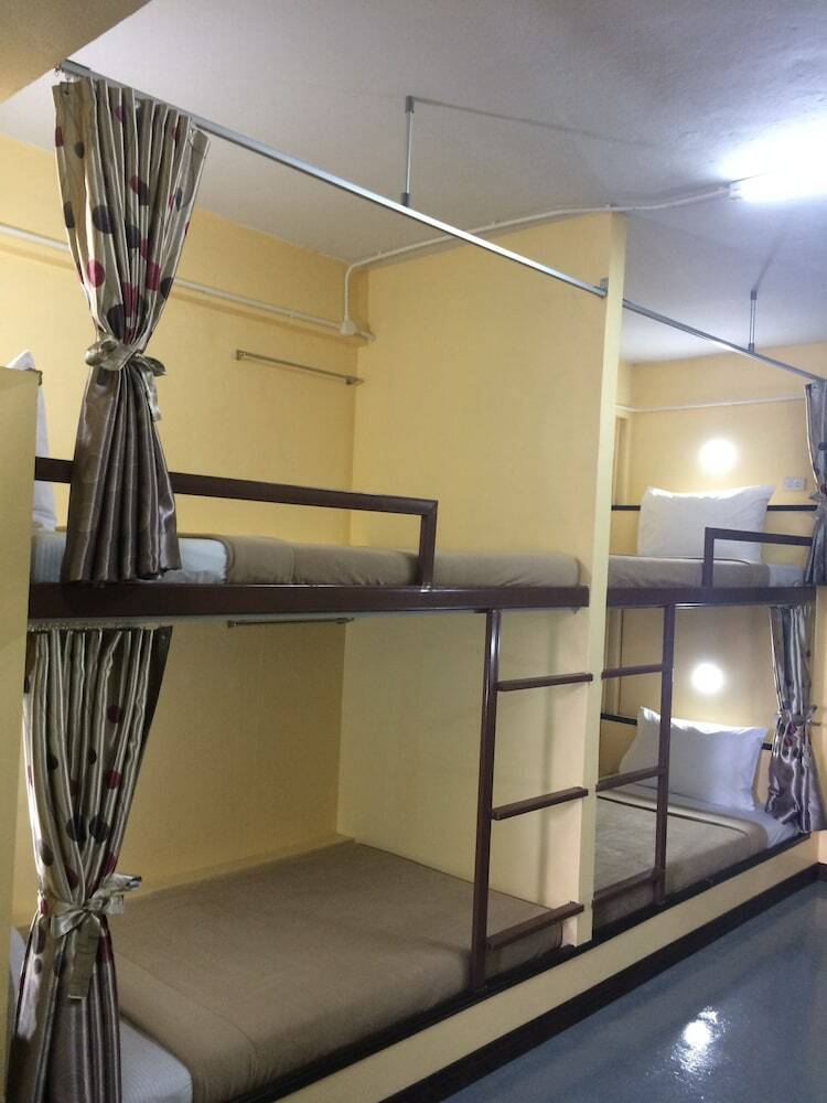 Hostal Sleep Well Hostel