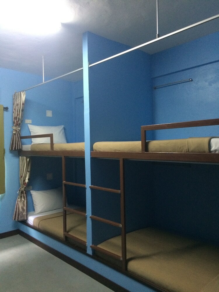 Hostal Sleep Well Hostel