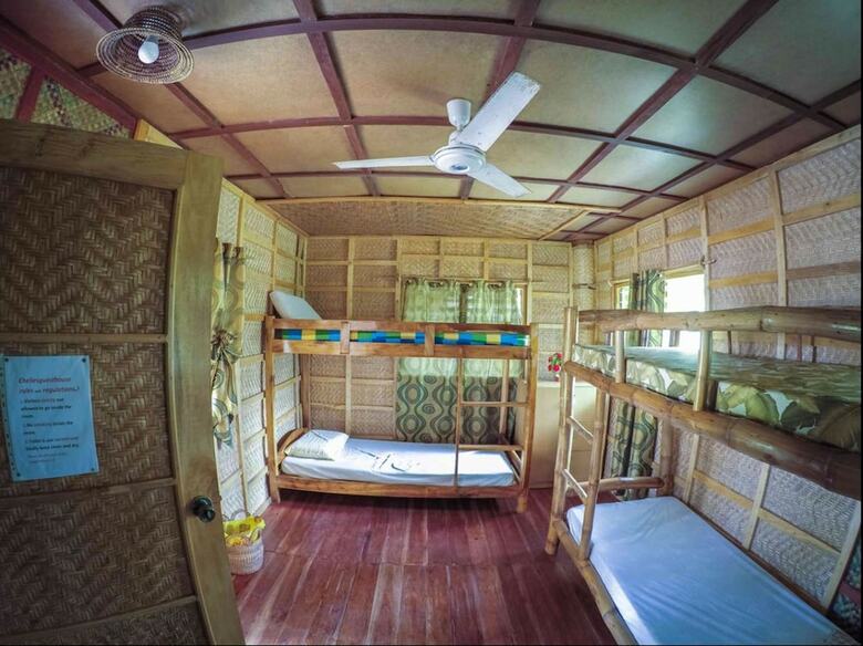 Hostal Chelle's Guest House And Backpackers - Hostel