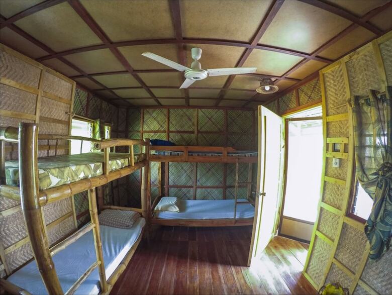 Hostal Chelle's Guest House And Backpackers - Hostel