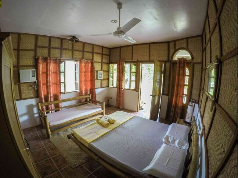 Hostal Chelle's Guest House And Backpackers - Hostel
