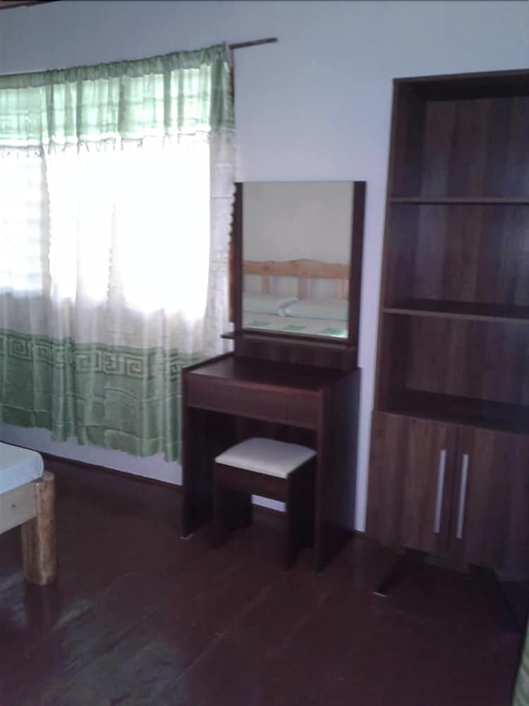 Hostal Chelle's Guest House And Backpackers - Hostel