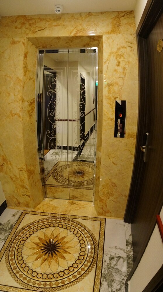Hotel Emerald Serviced Apartments