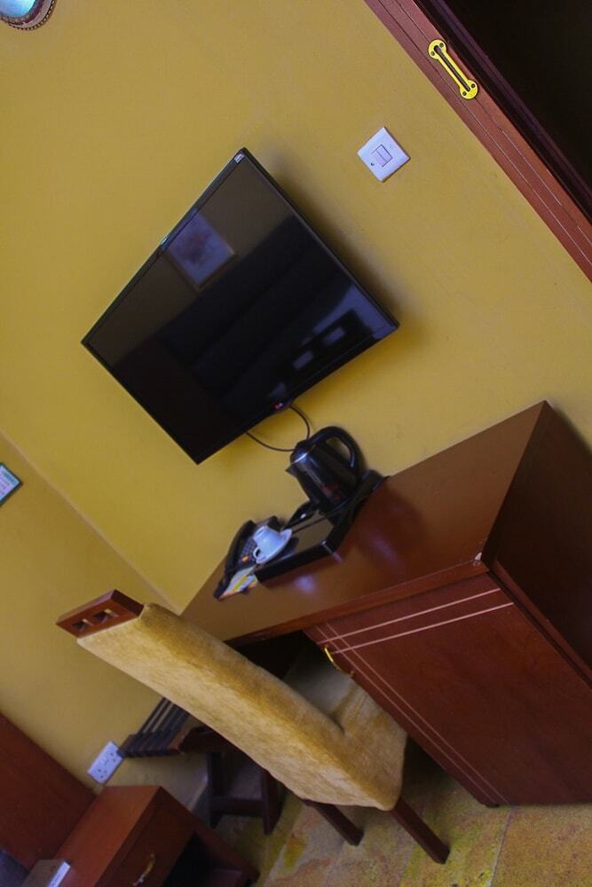 Banex Hotel And Suites