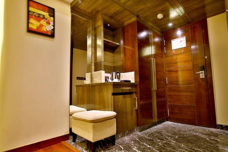 Hotel Regenta Central The Crystal