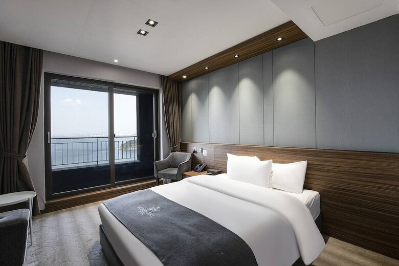 Western Grace Hotel