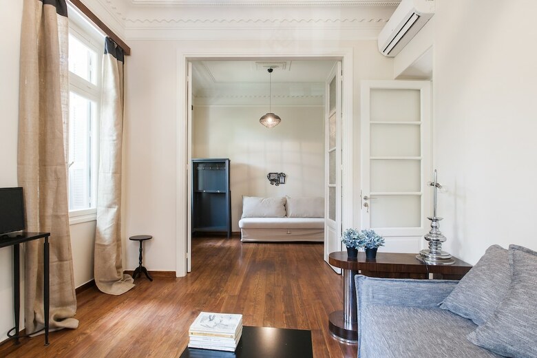 Apartamentos 1930s Athenian House
