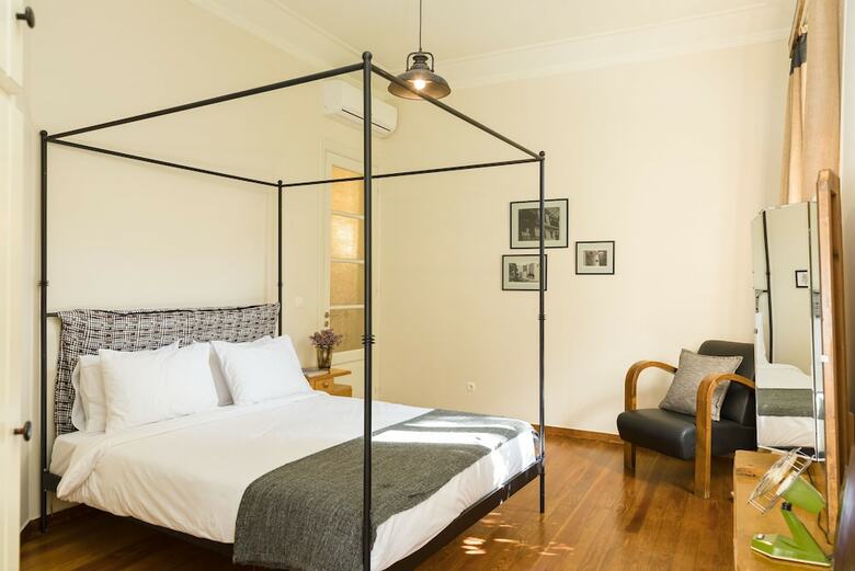 Apartamentos 1930s Athenian House