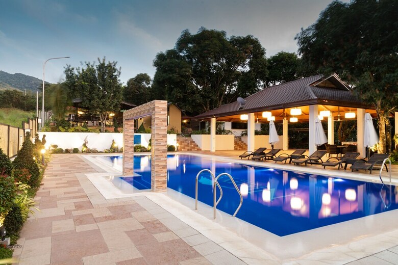 Hotel Nauvoo Farm Resort