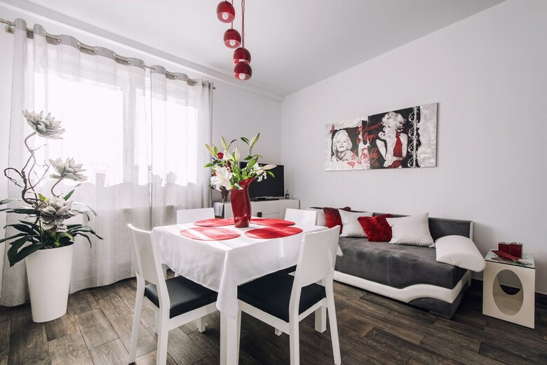City Lights Apartments - Arianska